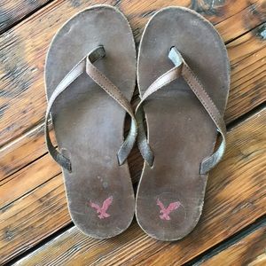Brown Leather American Eagle Flip Flops 🦅